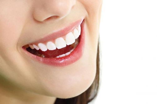 Giải đáp thắc mắc tẩy trắng răng có làm hỏng men răng không?