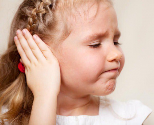 Trẻ bị viêm tai giữa: Triệu chứng, nguyên nhân và cách điều trị