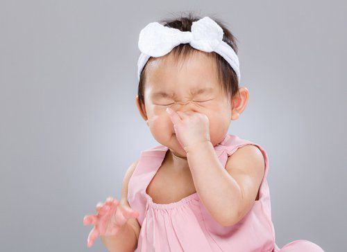Trẻ ho sổ mũi là dấu hiệu của bệnh gì? Có nguy hiểm không?