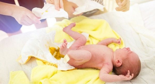 Trẻ sơ sinh bị tiêu chảy: Những biến chứng nguy hiểm có thể gặp phải
