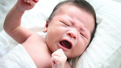 Trẻ sơ sinh bị viêm họng: Cần hiểu đúng để chăm sóc bé hiệu quả