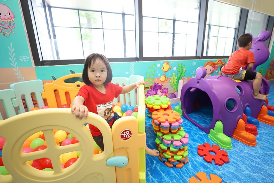 khu vui chơi cho trẻ tại trung tâm tiêm chủng bệnh viện Phương Đông