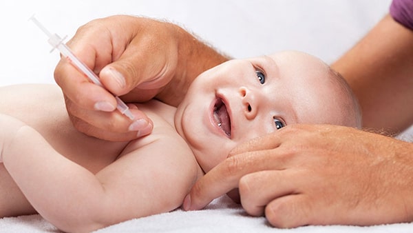 Tiêm vắc xin BCG cho trẻ sơ sinh