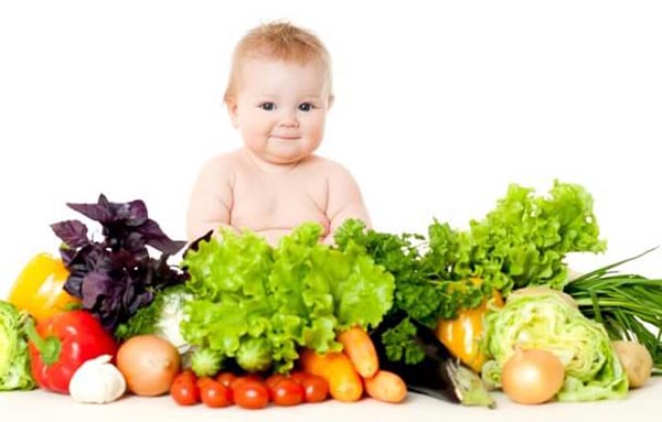 Trẻ 7 tháng tuổi có thể ăn được hầu hết các loại rau và trái cây.