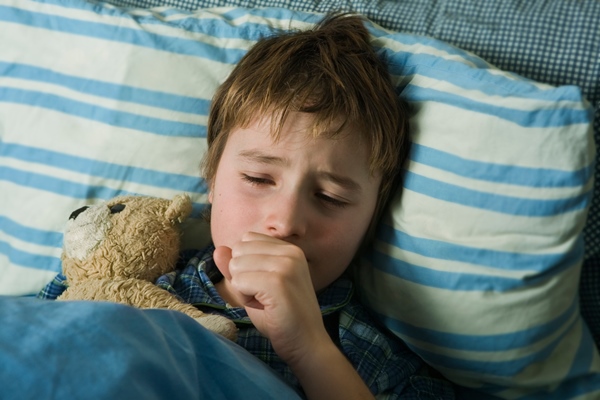 cảm lạnh cũng là nguyên nhân khiến trẻ bị ho nhiều về đêm nhưng không sốt