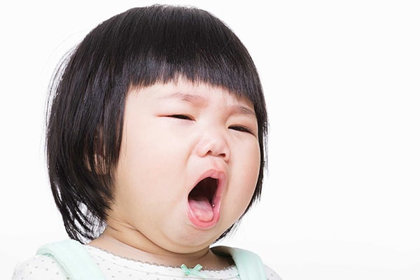Kêu khóc nhiều cũng có thể dẫn đến viêm thanh quản ở trẻ