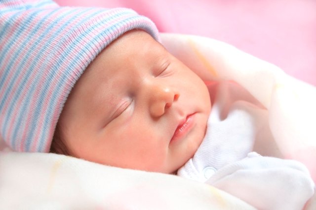 Những điều cha mẹ cần biết về trẻ sơ sinh 2 tháng tuổi