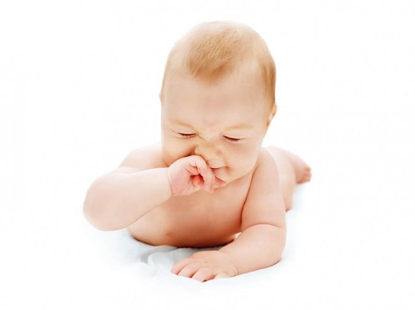 Nghẹt mũi là triệu chứng thường gặp ở trẻ sơ sinh