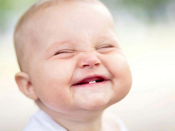 Trẻ sơ sinh mấy tháng mọc răng?