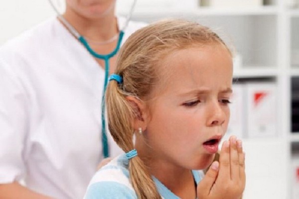 Ho long đờm cũng là cách giúp trẻ nhanh khỏi viêm phổi hơn