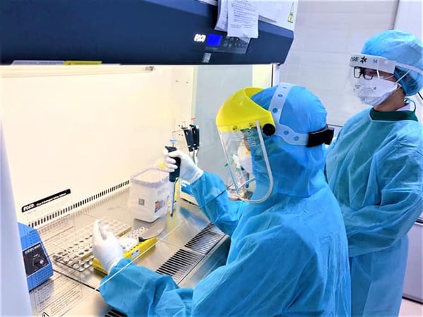 Thực hiện xét nghiệm RT-PCR phát hiện virus SARS-CoV-2