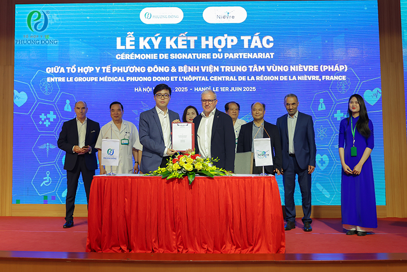 ĐOÀN CHUYÊN GIA Y TẾ CỘNG HÒA PHÁP VÀ TỔ HỢP Y TẾ PHƯƠNG ĐÔNG KÝ KẾT TRAO ĐỔI CHUYÊN MÔN VÀ MỞ RỘNG HỢP TÁC 