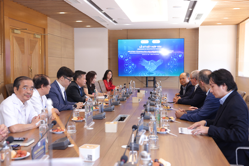 Tổ hợp Y tế Phương Đông mở rộng mạng lưới hợp tác quốc tế với chuyên gia y tế Pháp